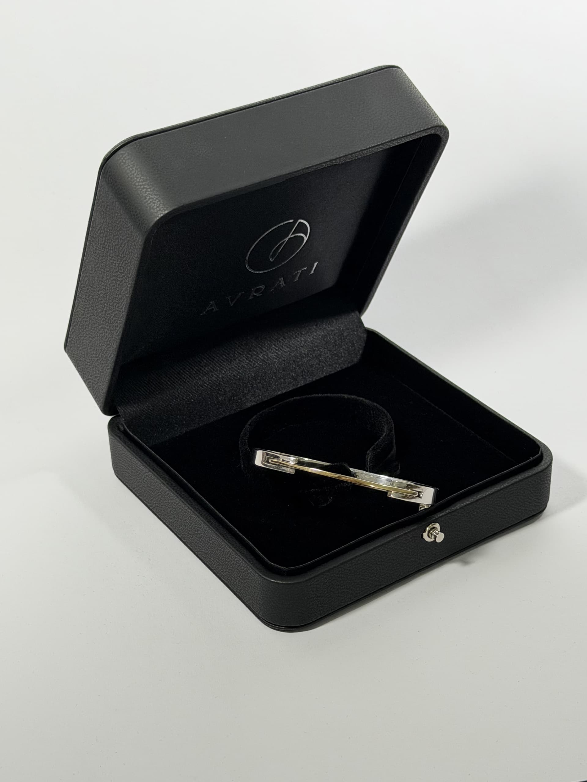 Silver tie clip in Avrati box